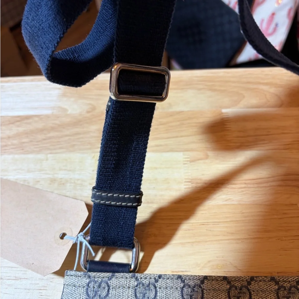 Gucci Beige and Navy Crossbody Bag - Picture 3 of 10